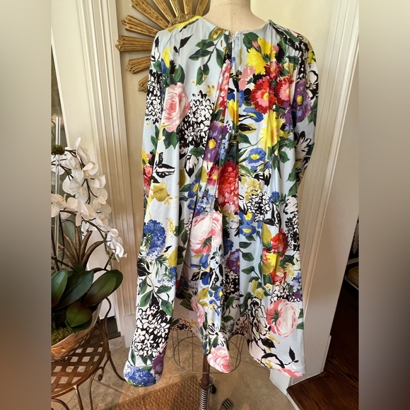 Exquisite Cape Dress - Picture 3 of 5